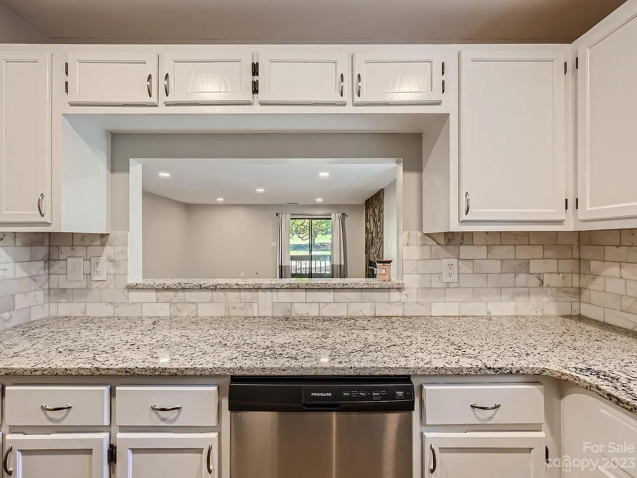 2 bed, 1204 sqft, $1,645 — Photo 3