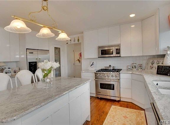 4th image of 53 Oak Neck Ln