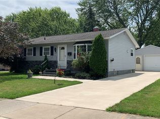 27 Ridgedale Cir, Tonawanda, NY 14150