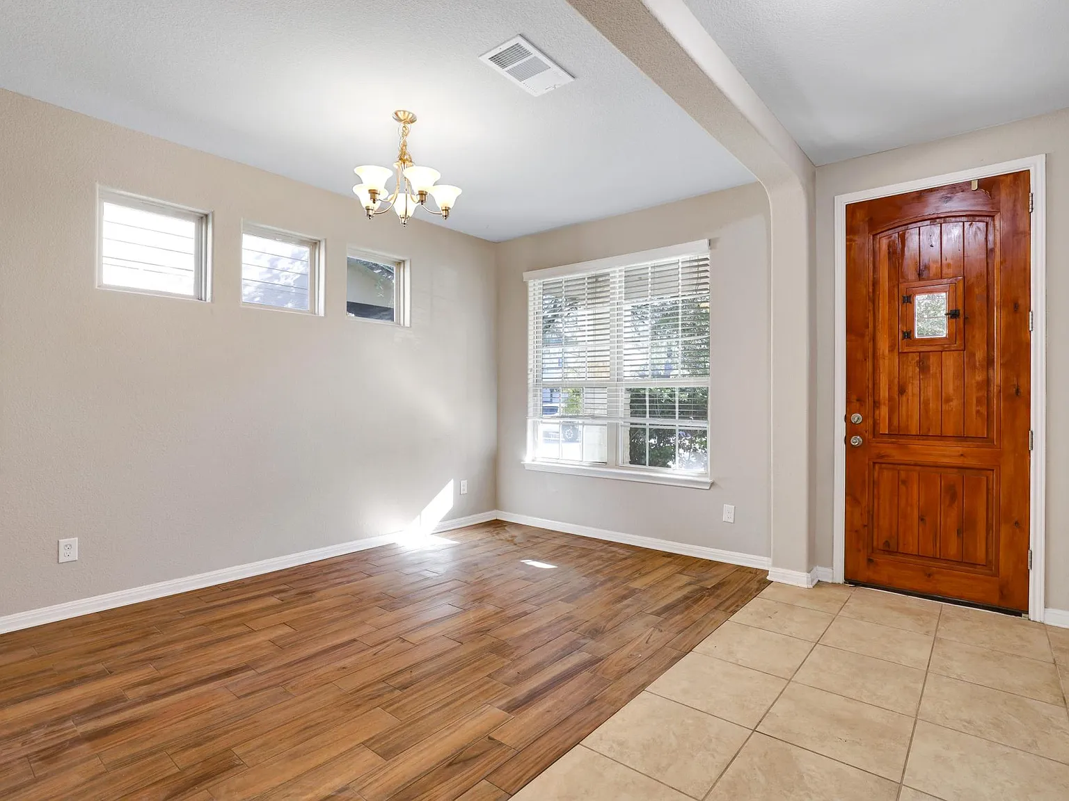 4 bed, 3.5 bath, 2657 sqft, $2,500 — Photo 2