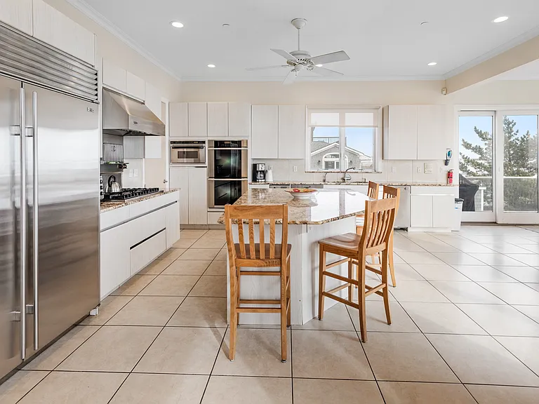 915 Dune Rd — Photo 11