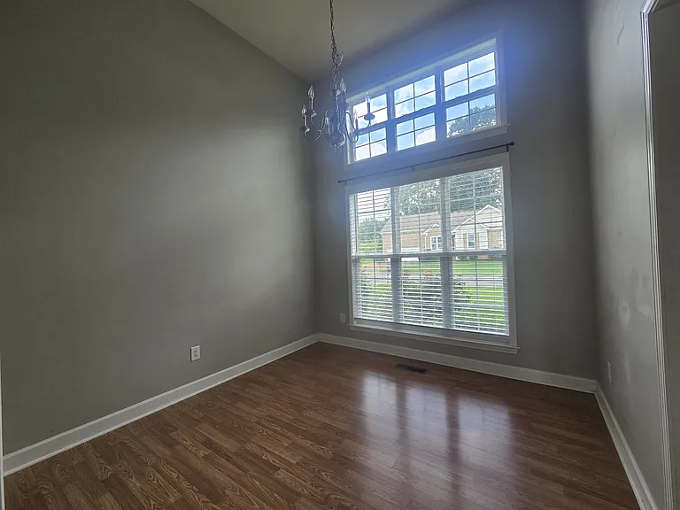2229 Dewey Dr — Photo 5