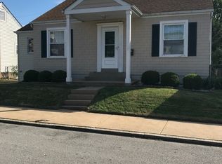 5438 Sunshine Dr, Saint Louis, MO 63109