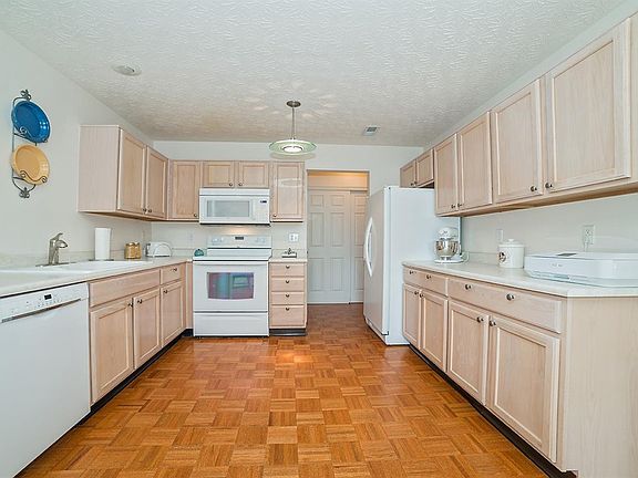 4th image of 4079 Fieldsedge Dr
