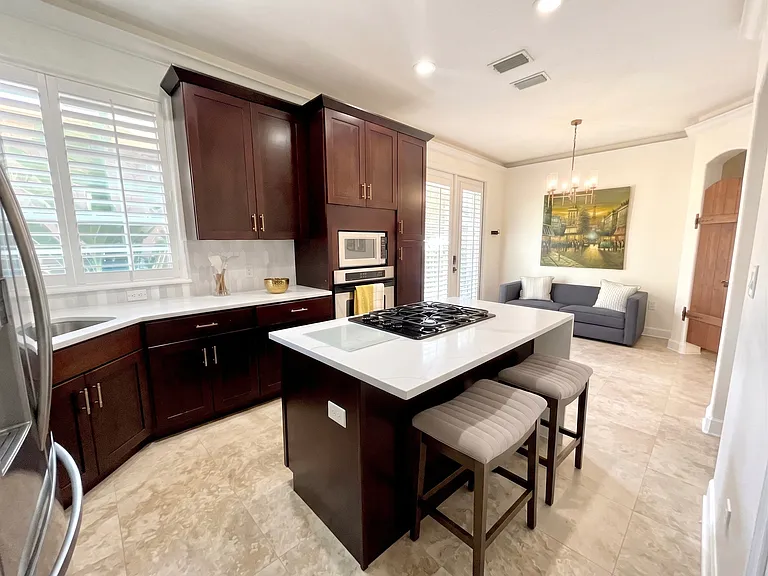 606 E Livingston St — Photo 15