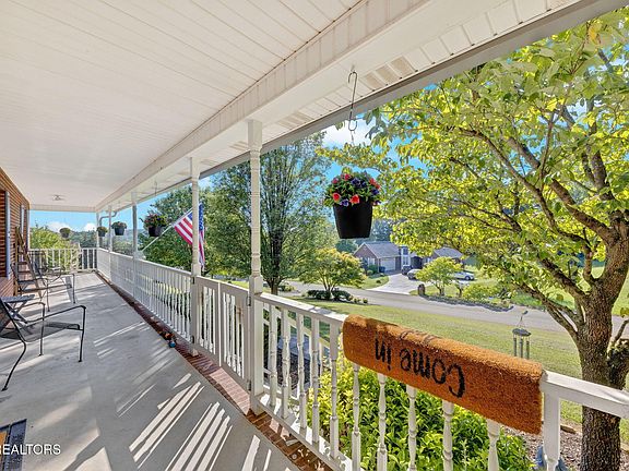 3rd image of 3721 Meadowland Dr