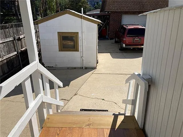 1533 Huron Ave — Photo 16