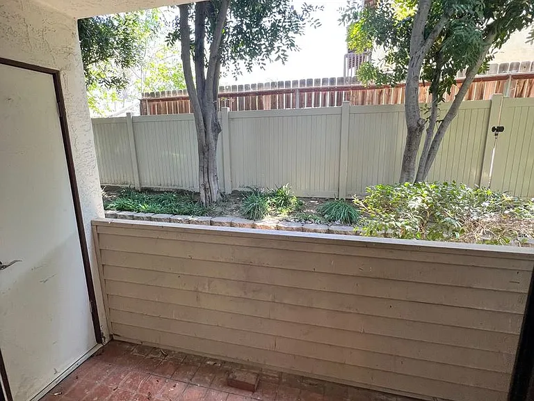 1013 Sunshine Ave #I — Photo 15