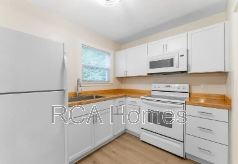 1445 W Congress Ave — Photo 9
