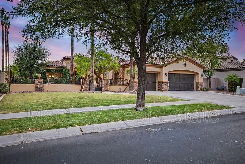 3 bed, 2.0 bath, 2531 sqft, $6,000 — Photo 2