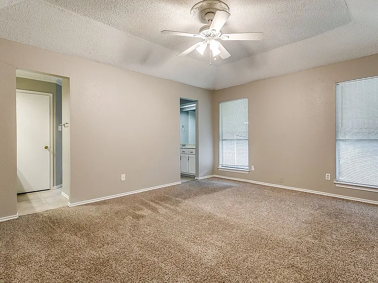 120 NE Alsbury Blvd — Photo 7