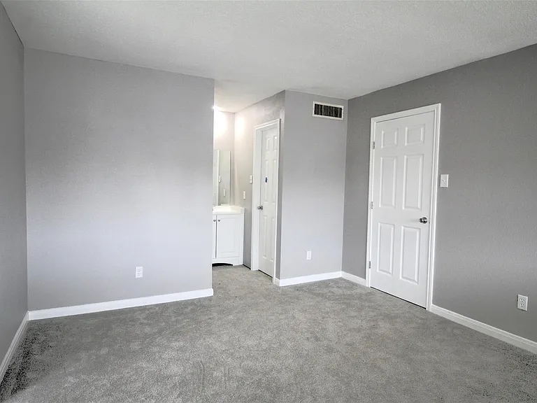 16120 Stuebner Airline Rd #601 — Photo 4