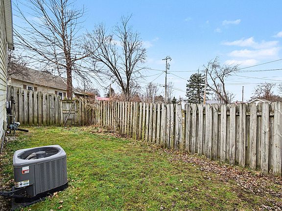 4th image of 602 Illinois St