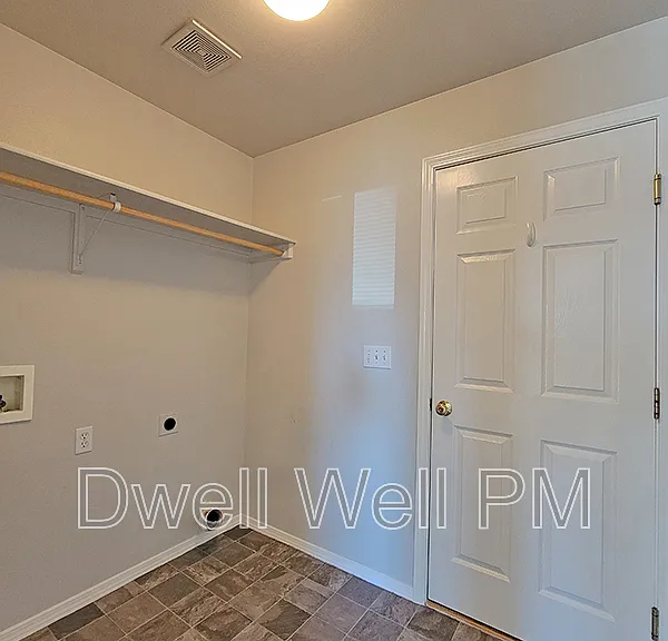 2903 E Ohio Ave — Photo 10