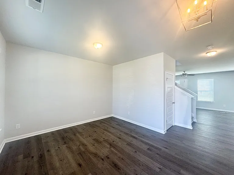 107 Denmon Ct — Photo 3