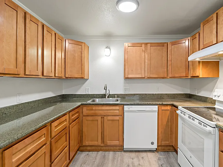 120 Rodeo Ave #3 — Photo 1