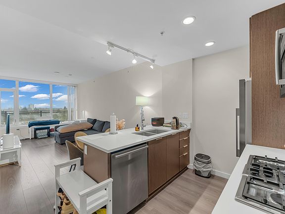 4th image of 3333 Sexsmith Rd #808