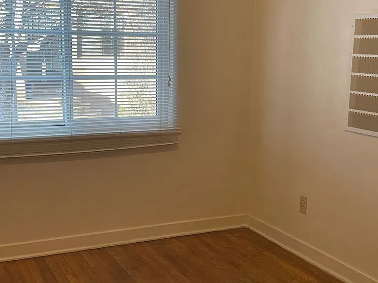 Regina Apartments — Photo 25