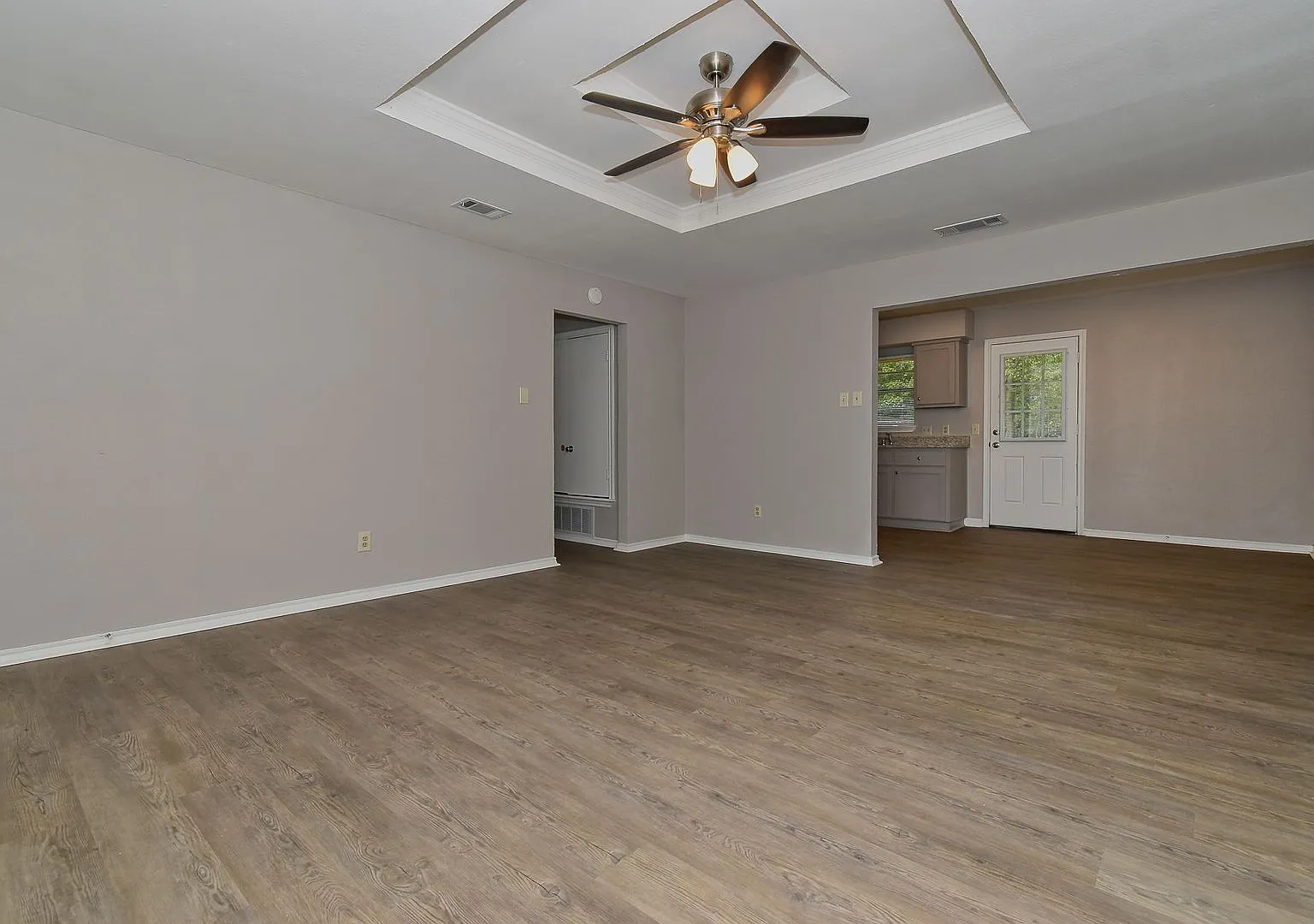 4008 Templeton - House — Photo 4