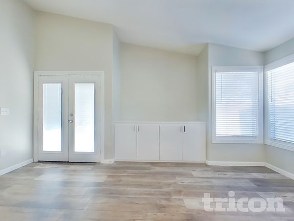 3rd image of 857 E Saragosa St