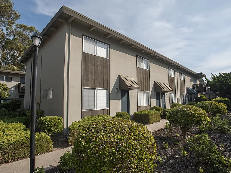 Monterey Townhouse — Photo 9