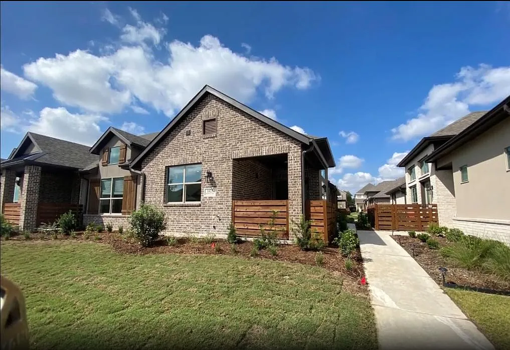 3 bed, 1702 sqft, $2,597 — Photo 1