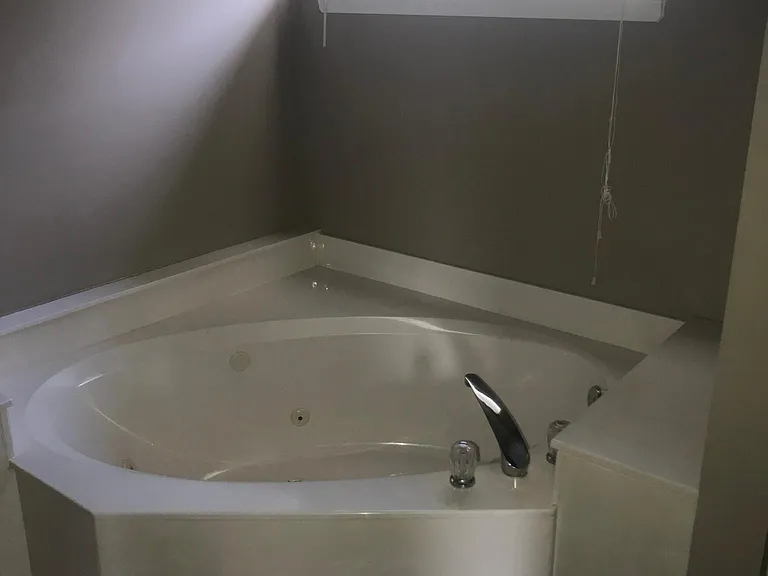 Master bath jacquizzi