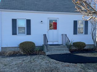 283 Newport Ave, Rumford, RI 02916