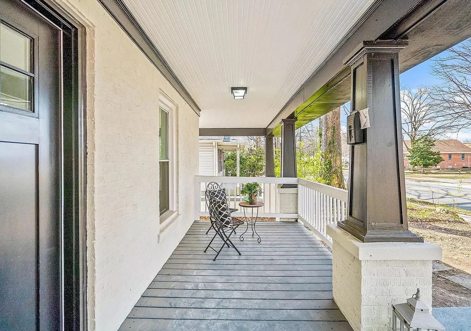 Charming 3-Bedroom Home with Modern Amenities and Spacious Backyard — Photo 4