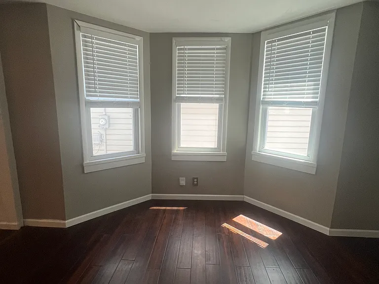 1871 W 48th St #1 — Photo 5
