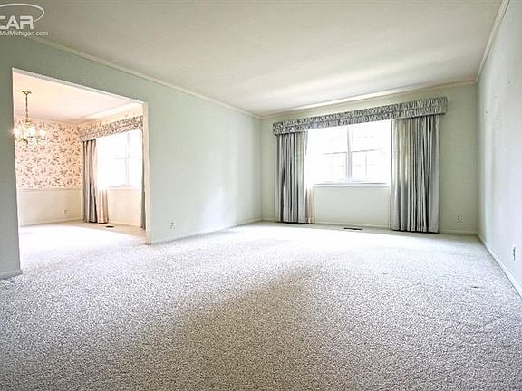 5th image of 1446 Alcona Dr