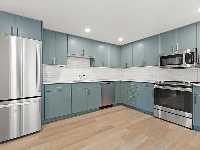 University Hill Apartments — Photo 9