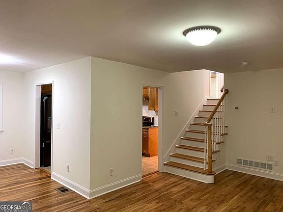 4th image of 3019 Trafalgar Way