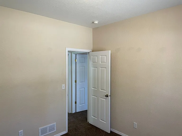 611 Lake Ave — Photo 13