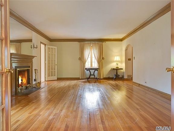 4th image of 155 Aldershot Ln