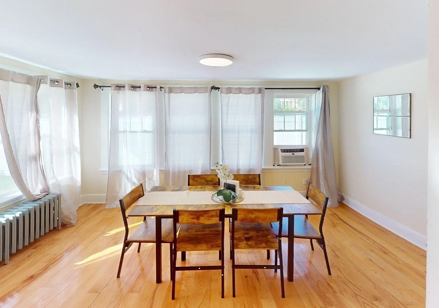 4 bed, 4.5 bath, 2500 sqft, $4,600 — Photo 4