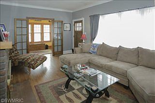 4th image of 421 Parkwood Dr