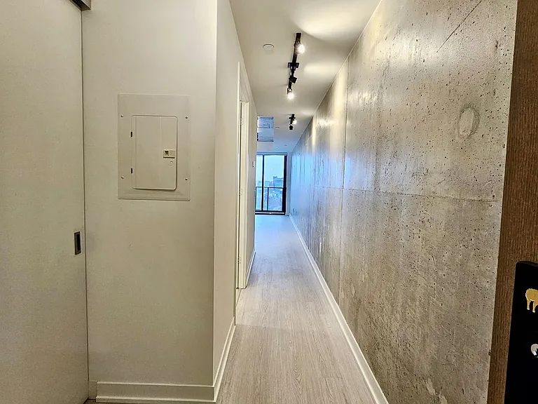 195 McCaul St #1412 — Photo 4