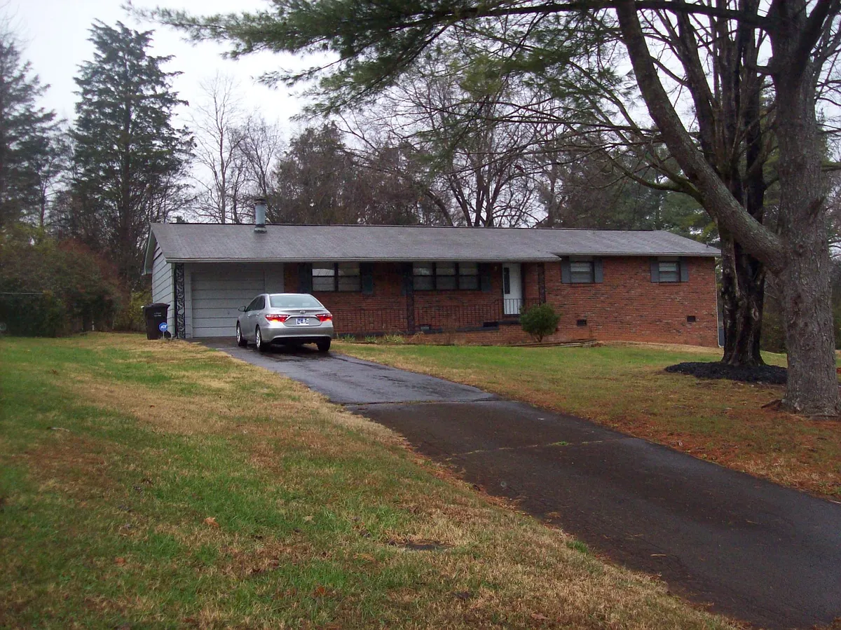 Building Photo - 9005 Camero Ln