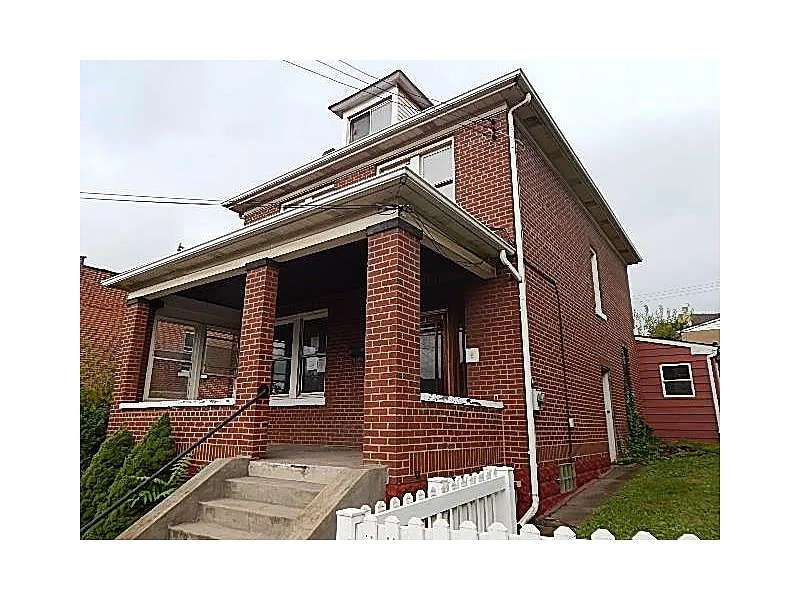 423 Howard St photo 1