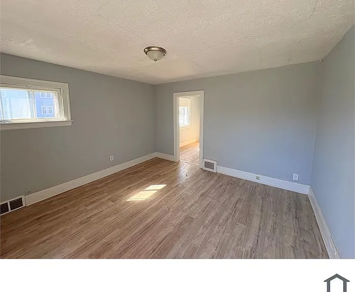 3310 E 132nd St #2 — Photo 3