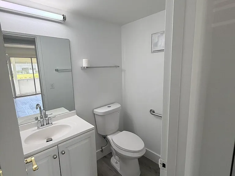 266 Brighton Dr E #G — Photo 13