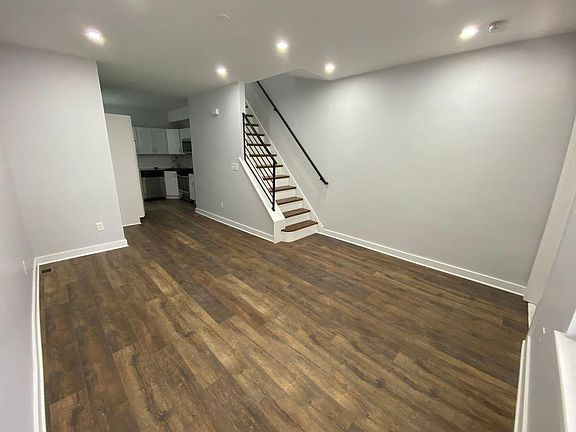 2nd image of 1924 S Salford St