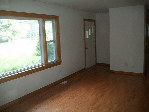 2nd image of 23354 Wentworth Ave