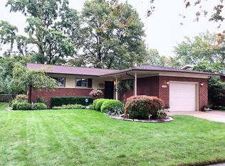 28428 Newport Dr, Warren, MI 48088