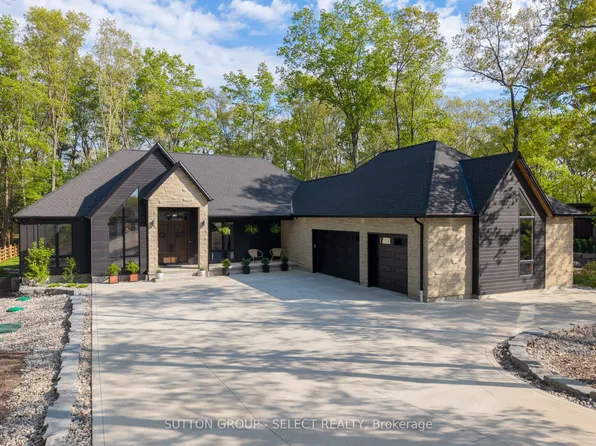 10111 Pinery Bluffs Rd, Lambton Shores, ON N0M 1T0