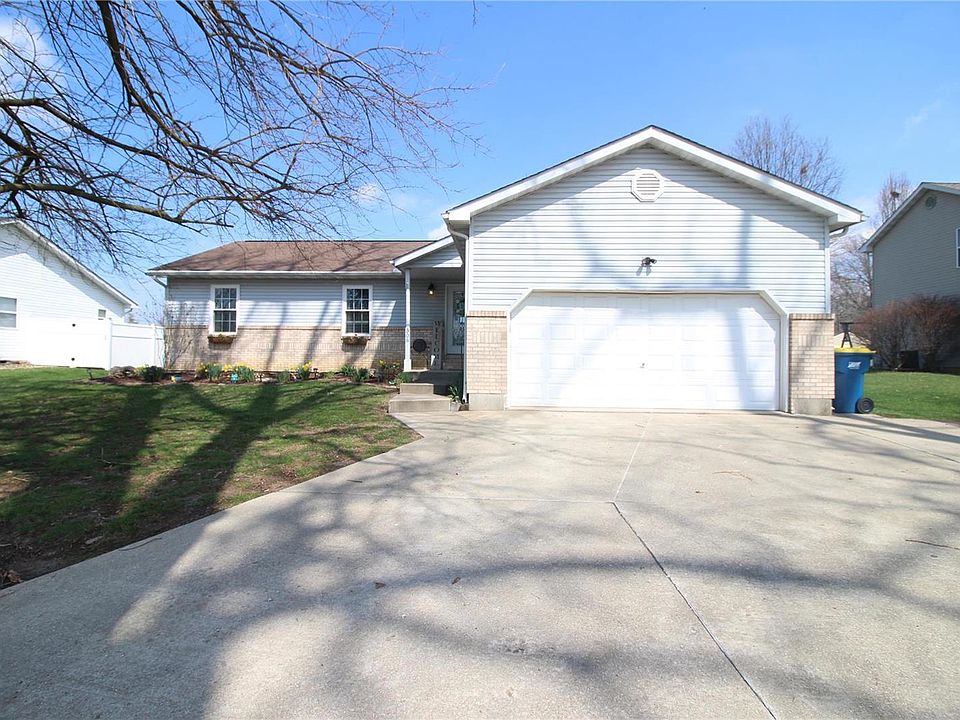 1st image of 306 E Lake Dr