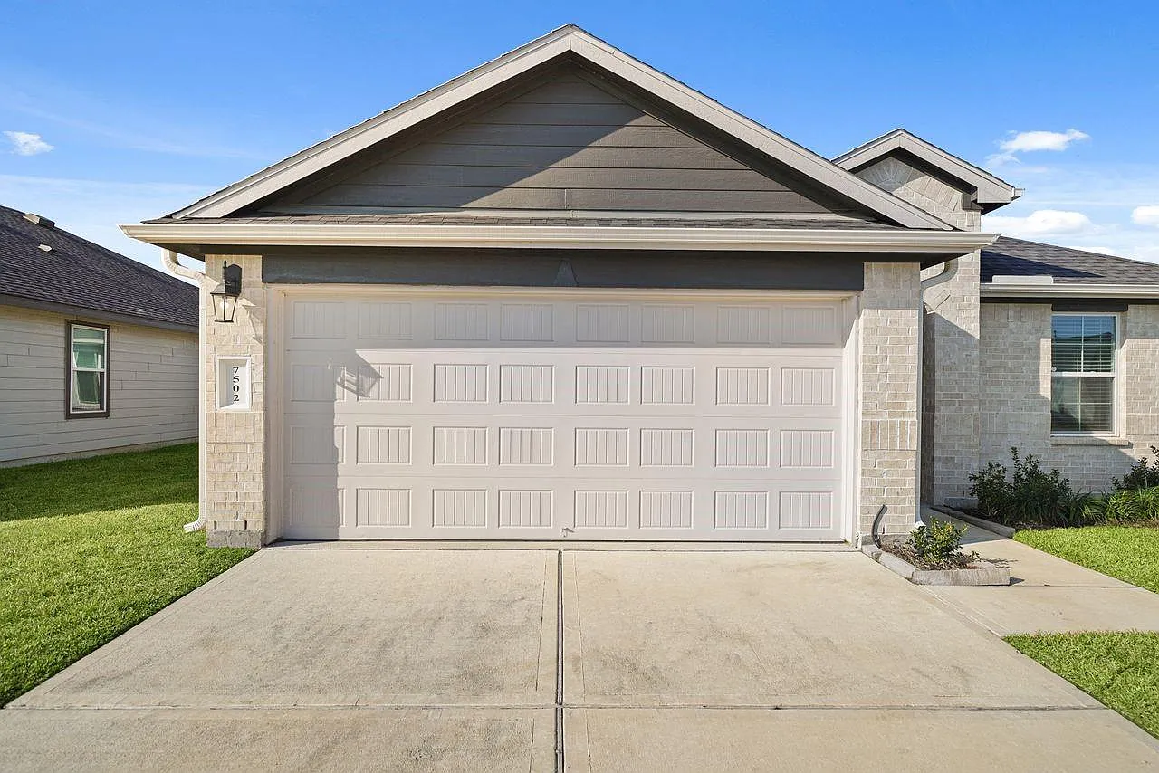 3 bed, 2.0 bath, 1442 sqft, $2,100 — Photo 2