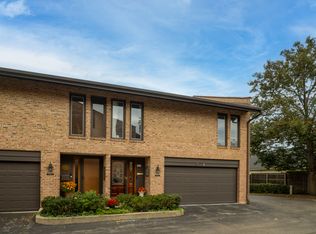 1716 Wildberry Dr Unit J, Glenview, IL 60025