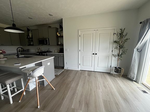 4th image of 362 Jonagold Dr NE